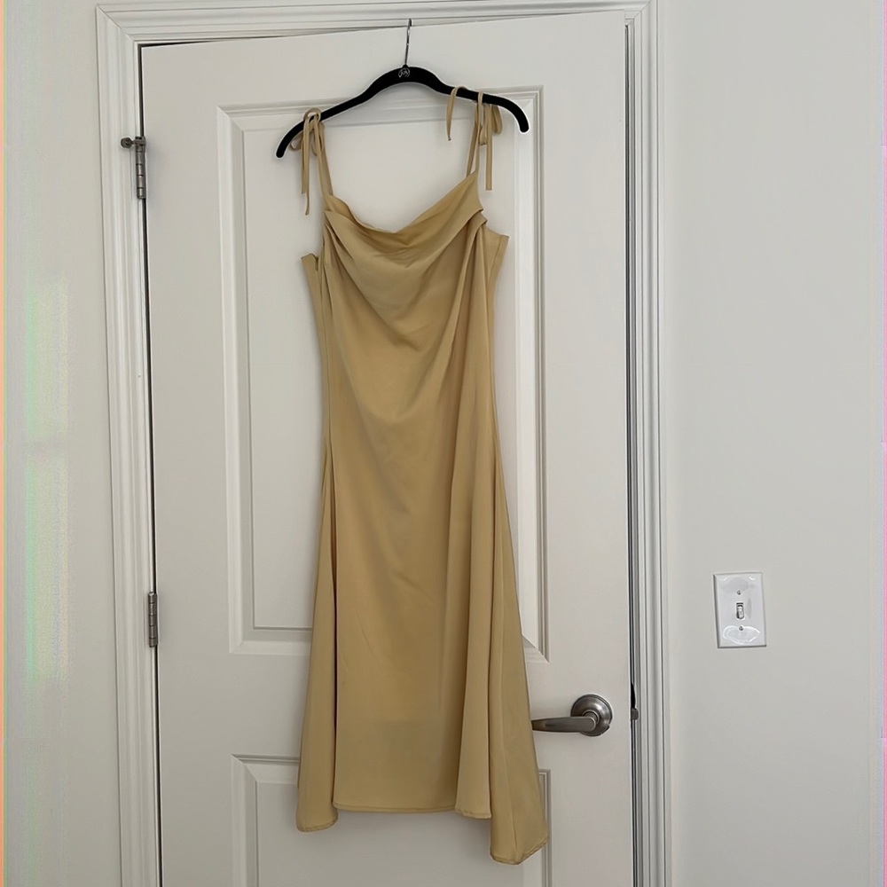 Midi Yellow dress from Chicwish / Size S